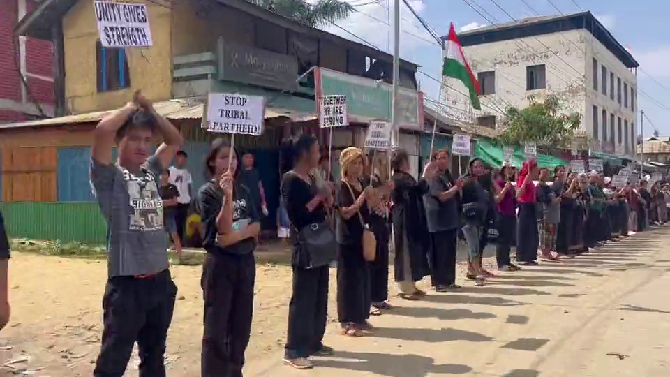 Kuki women forming a human chain along the route from the helipad to the meeting venue in Churachandpur