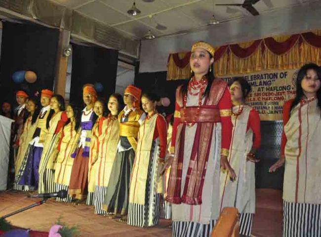 aintia youths are performing traditional dance during Sngi Lumlang