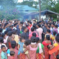 Chief Minister Sarbananda Sonowal visis Dinjoy Hazarimal Higher Secondary School Flood Relief Camp in Dibrugarh on Saturday.  Photo by UB Photos.