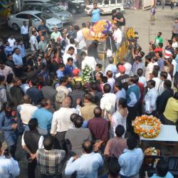 The Last Journey: Fans paying last respect to Biju Phukan during his funeral journey as it halted for a while at Rabindra Bhawan in Guwahati on Thursday. Pix by UB photos