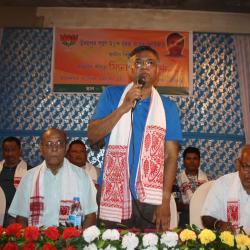Siddhartha Bhattacharjee being felicitated by Jayanta Roy
