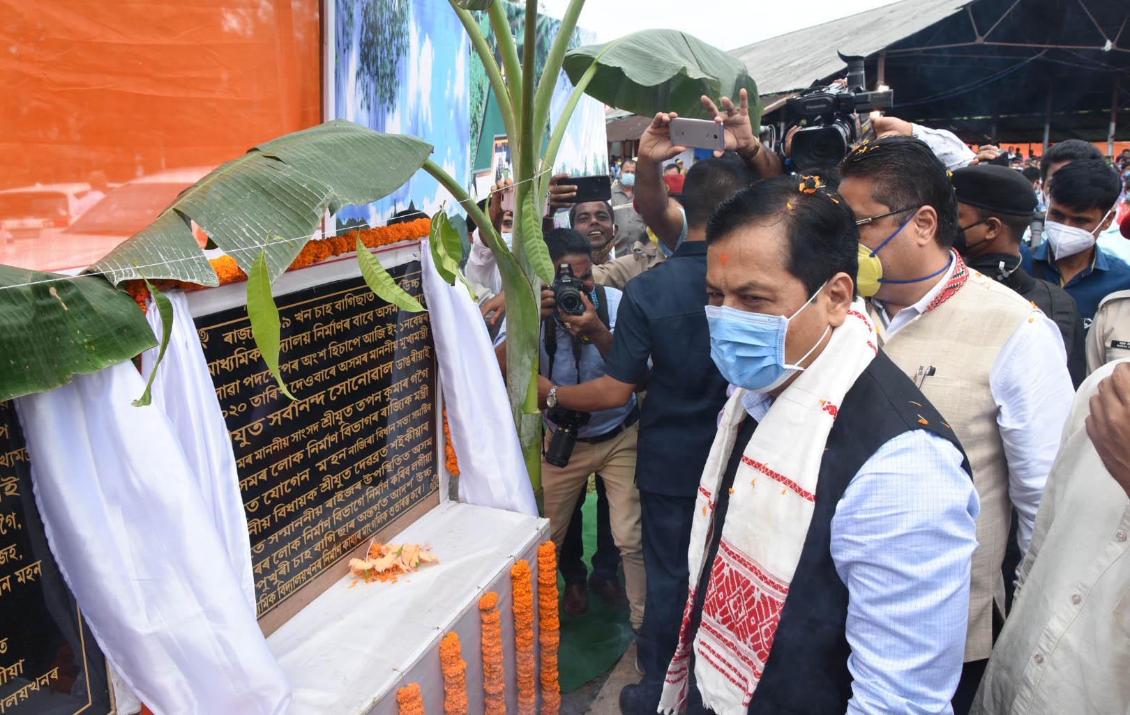 Chief Minister Sarbananda Sonowal laying the foundation stone of 119 model high schools at tea gardens in the state at a programme held at Mekipur and Bamunpukhuri Tea Gardens in Nazira on 01-11-2020. Pix by UB Photos