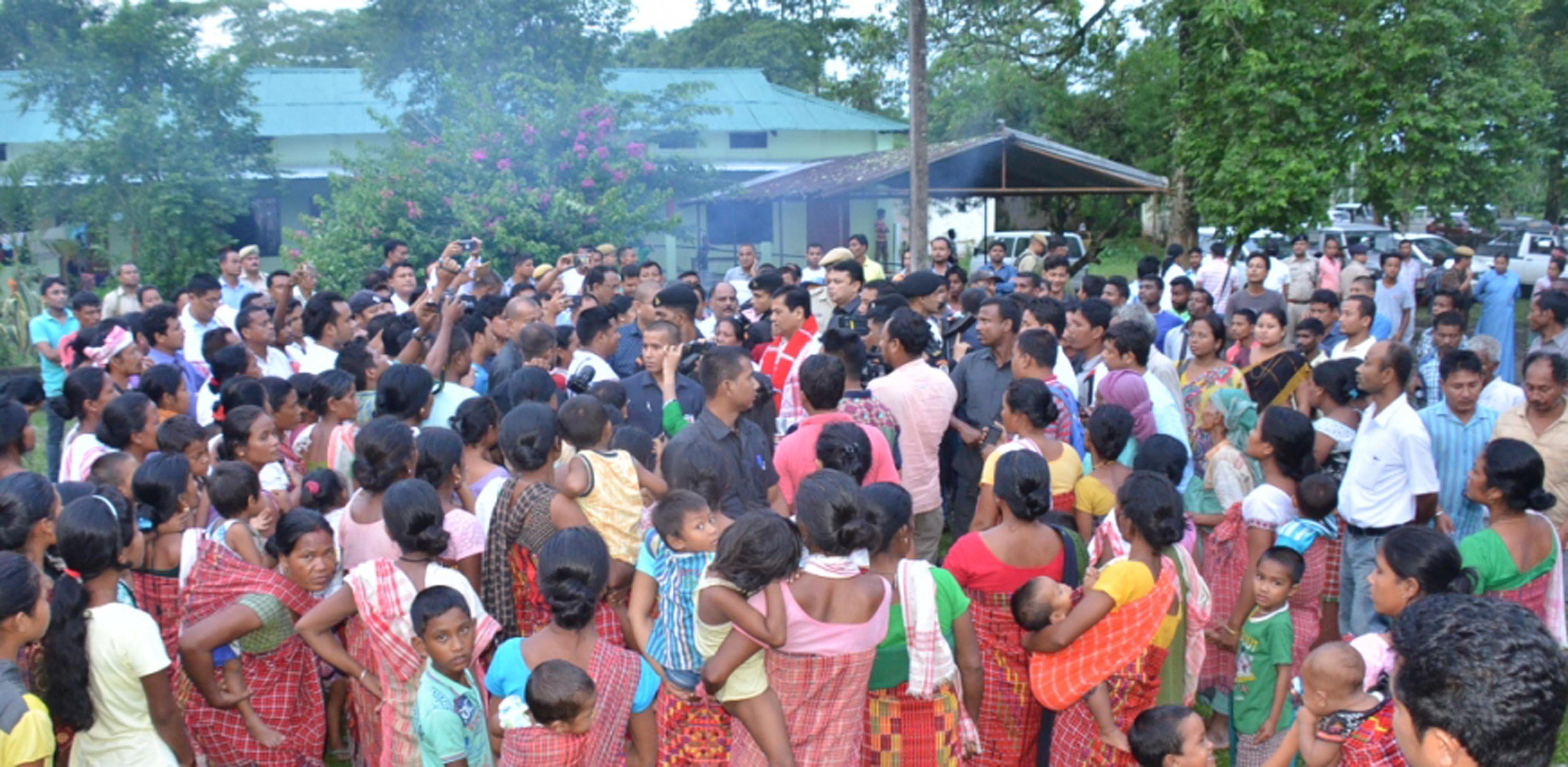 Chief Minister Sarbananda Sonowal visis Dinjoy Hazarimal Higher Secondary School Flood Relief Camp in Dibrugarh on Saturday.  Photo by UB Photos.