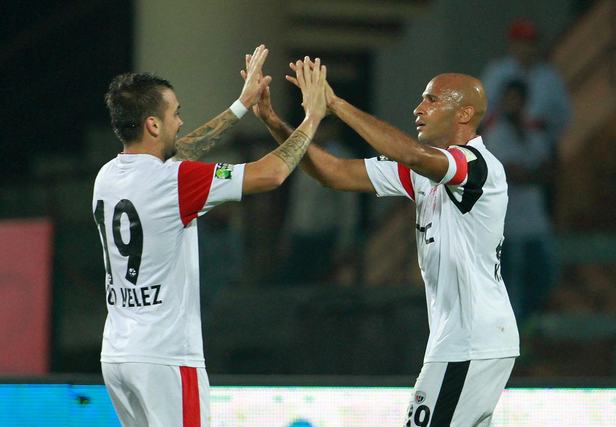 Diomansy Kamara of NorthEast United FC celebrates his goal with Nico Velez
