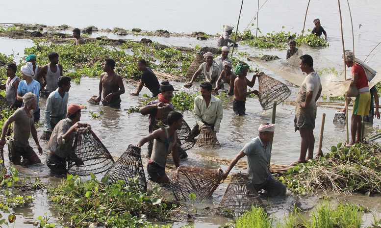 Fishing before feasting