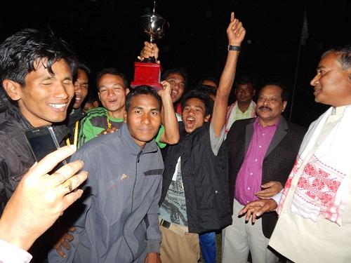 Shukanjhora lifts volleyball trophy