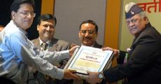 Abhijit Barooah  receives Dainik Purvoday Excellence Award 2007