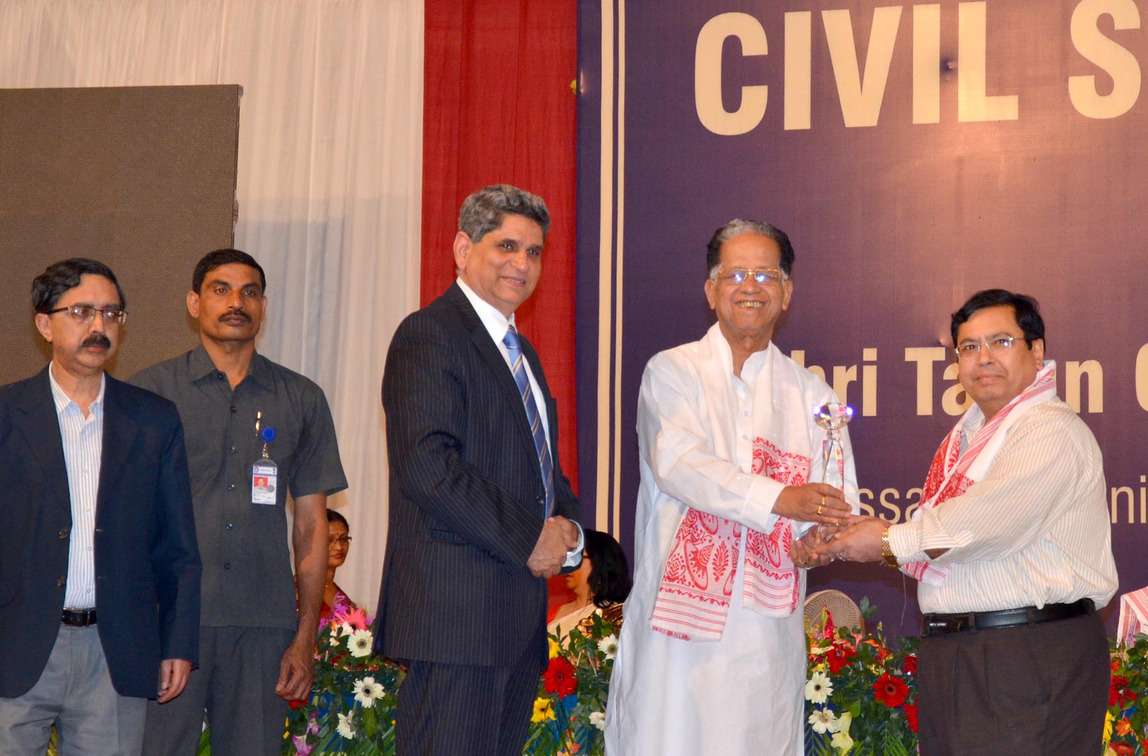 CM gets tougher with DCs, SPs 