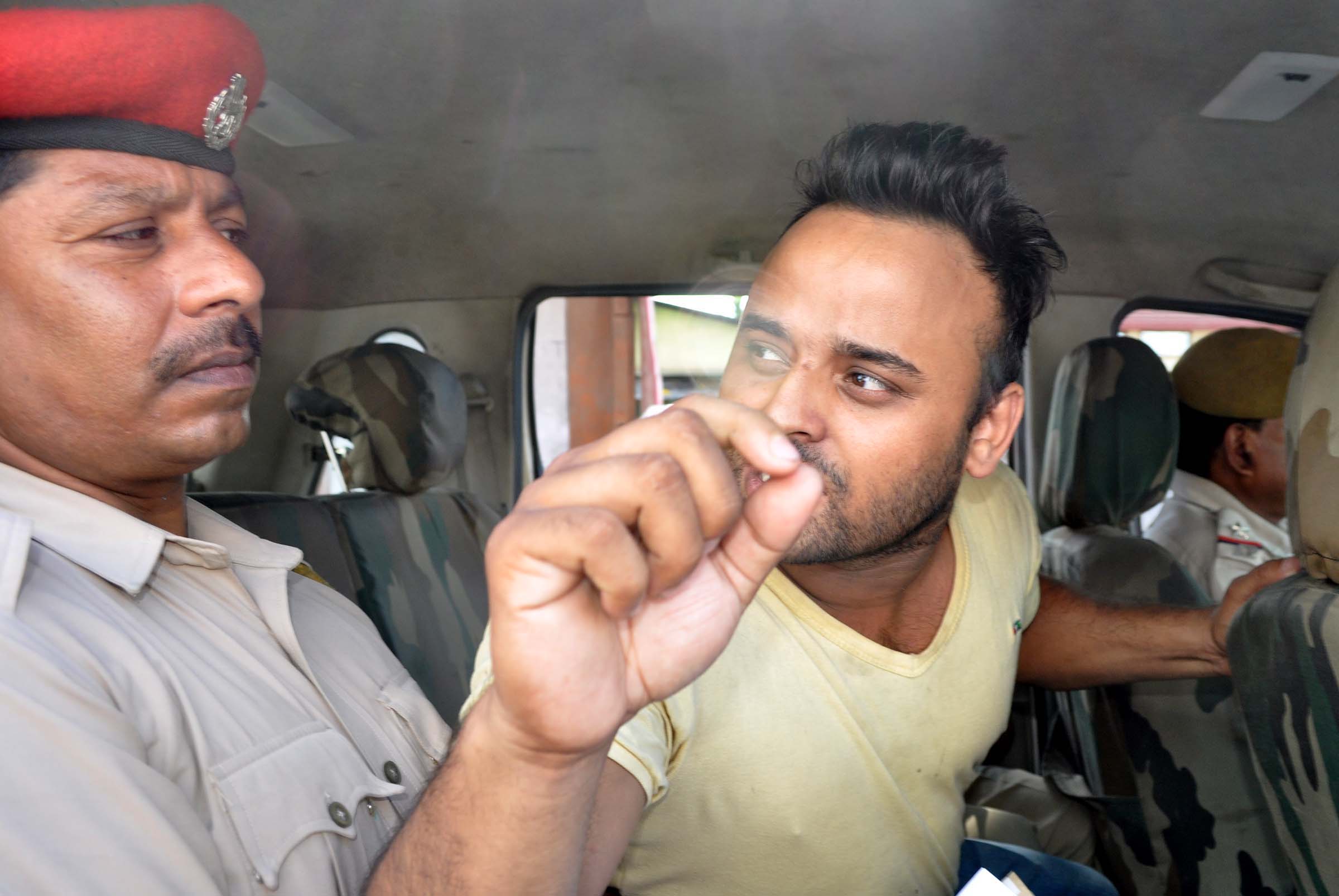 Police get triple murder clue