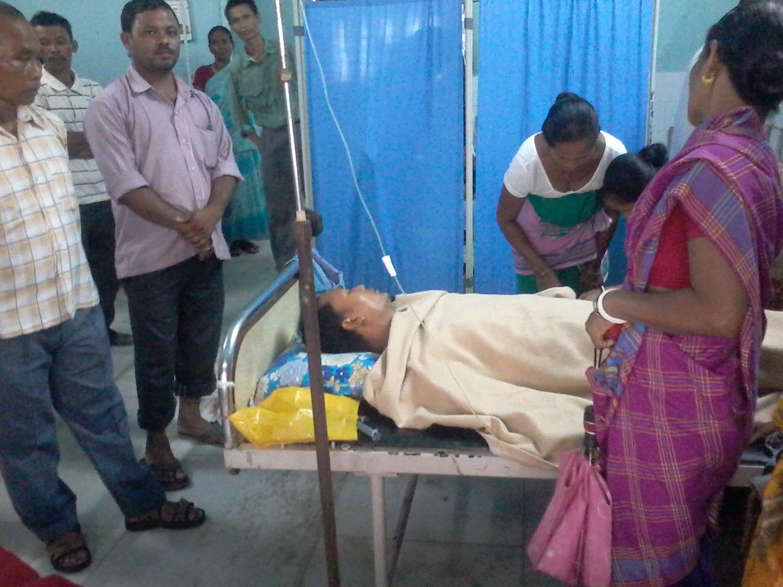 4 injured in road mishap
