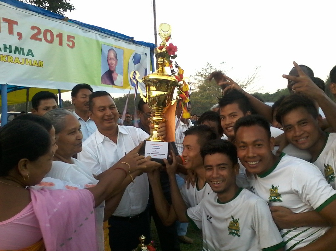 Barhoongka lift football trophy