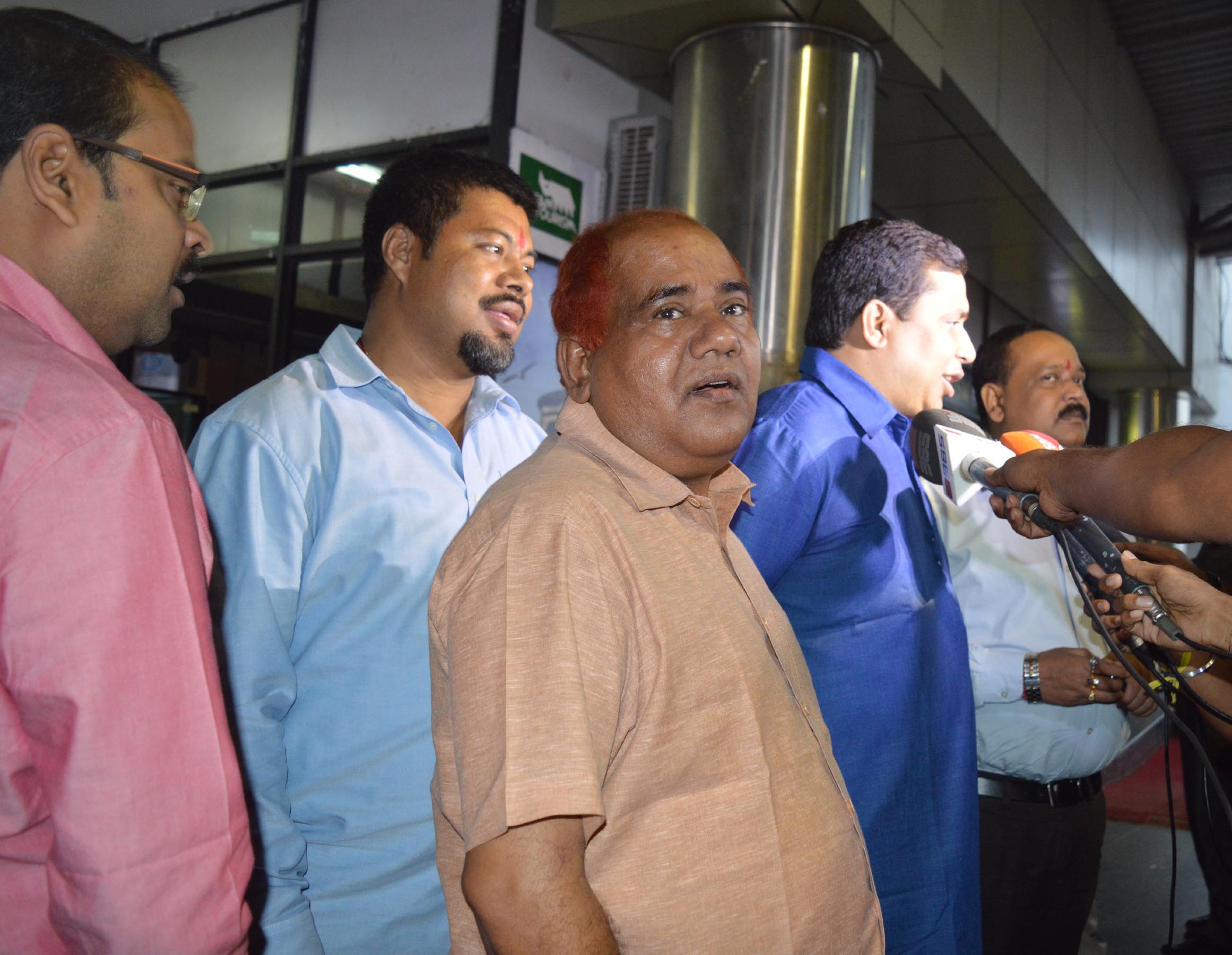 Dissident Cong MLAs join BJP