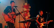 Alobo and Aroha choir perform at Tura