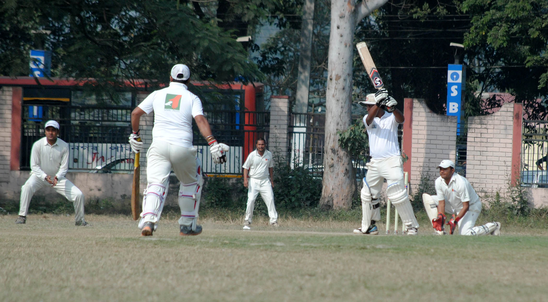Media cricket final begins
