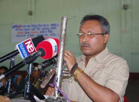 Mrinal Hazarika speaks at Niryatan Birodhi Oikya Mancha
