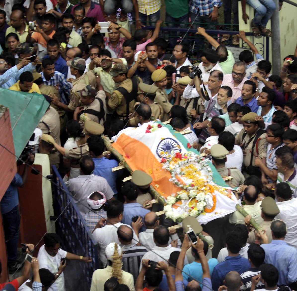 Tearful farewell to Anjan Dutta