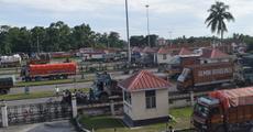 Kokrajhar DC snubs middlemen