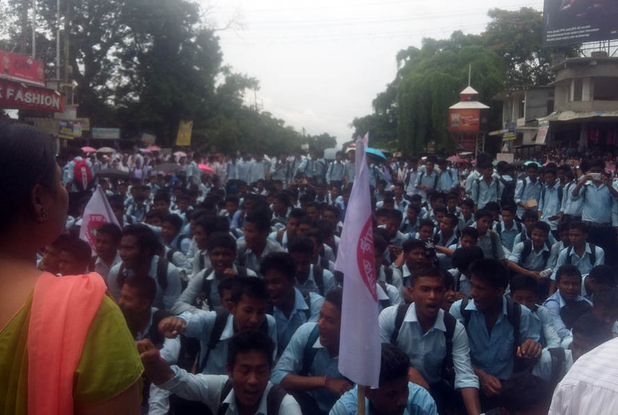 Highway blockade protesting deplorable roads