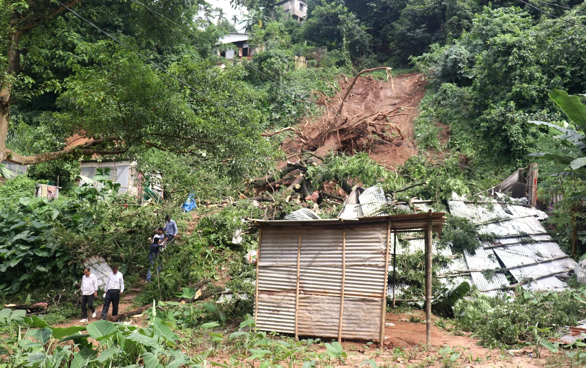 Guwahati on landslide alert as heavy monsoon rains expose vulnerable hill slopes — photo 4