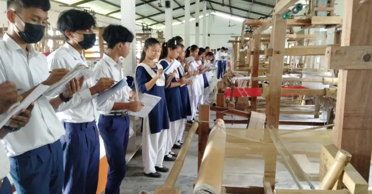 Beyond Rewards: Encouraging Creativity Through Constructive Consequences in the Classroom