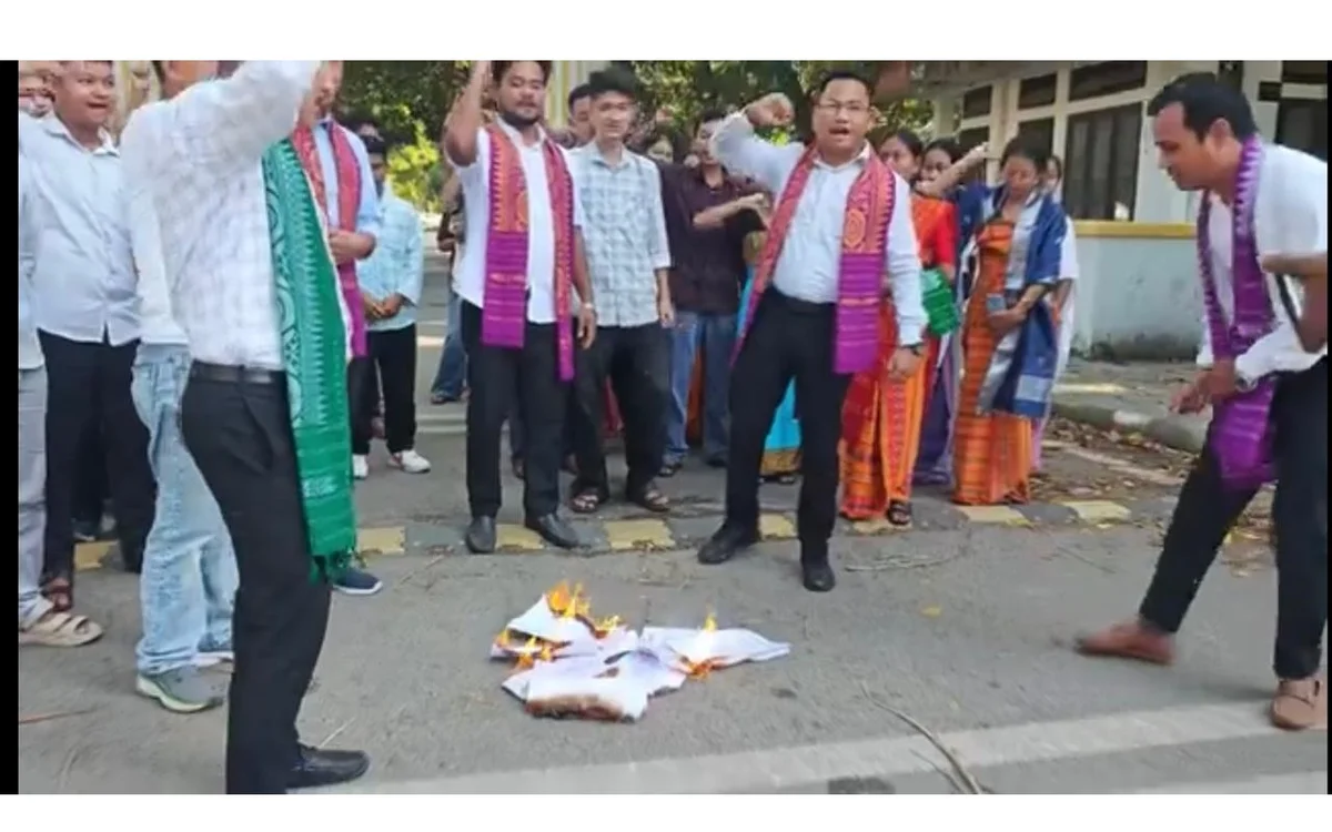 ABSU burns copies of ‘Hamkoshar Parishista’ over Bodo script issue