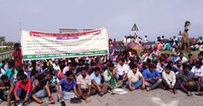 NH blockade disrupts road communication