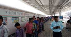 Science Express pulls crowd