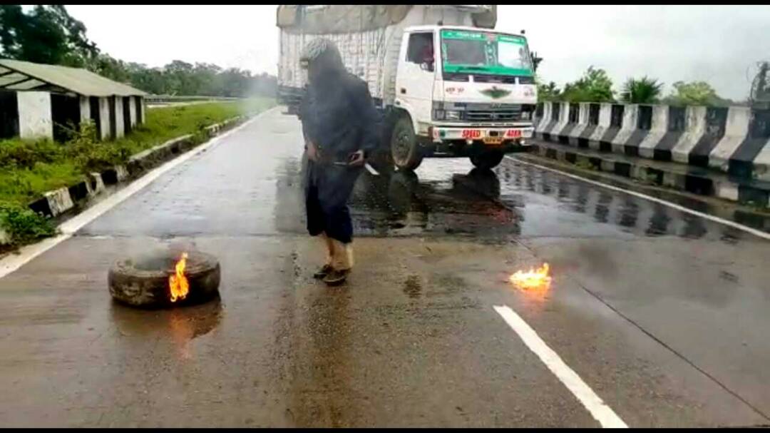 Paralyzing  bandh in Raha
