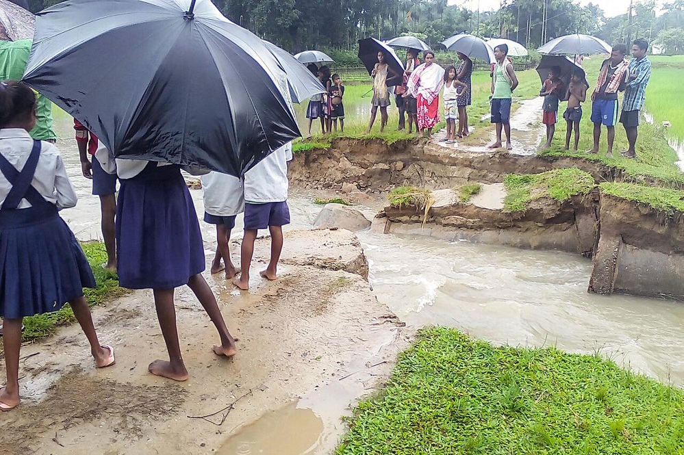 Marginal let-up in flood