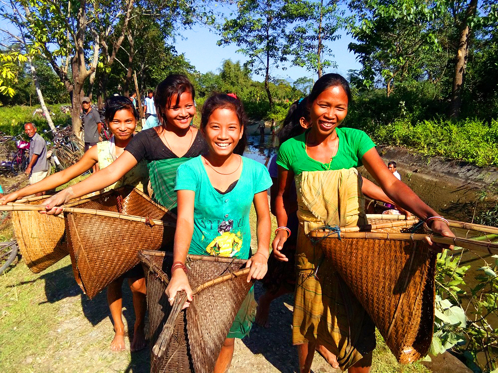 Community fishing at Samoka River