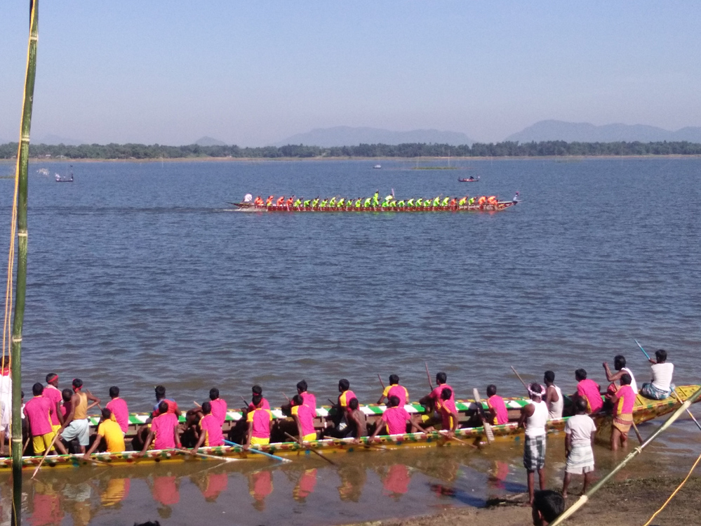 Boat race pulls huge crowd in Kokrajhar