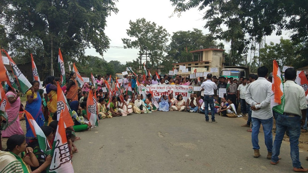 Congress blocks road in Namrup  