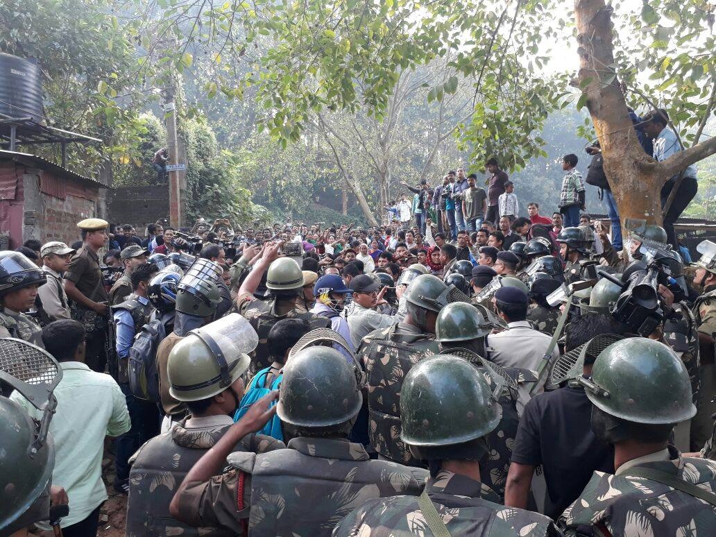 Protesters hurt in Guwahati police lathicharge