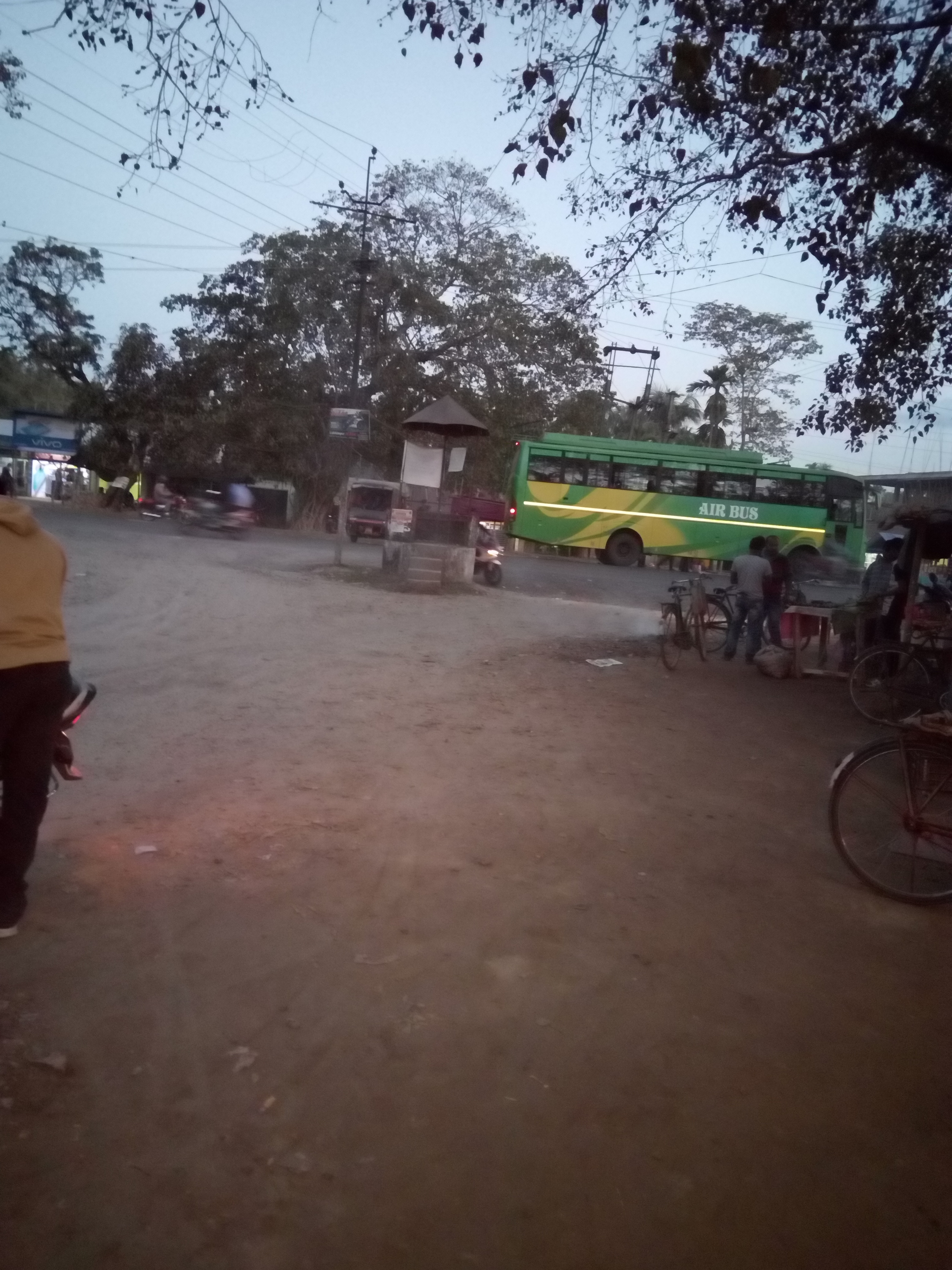 All traffic and no control on NH-15