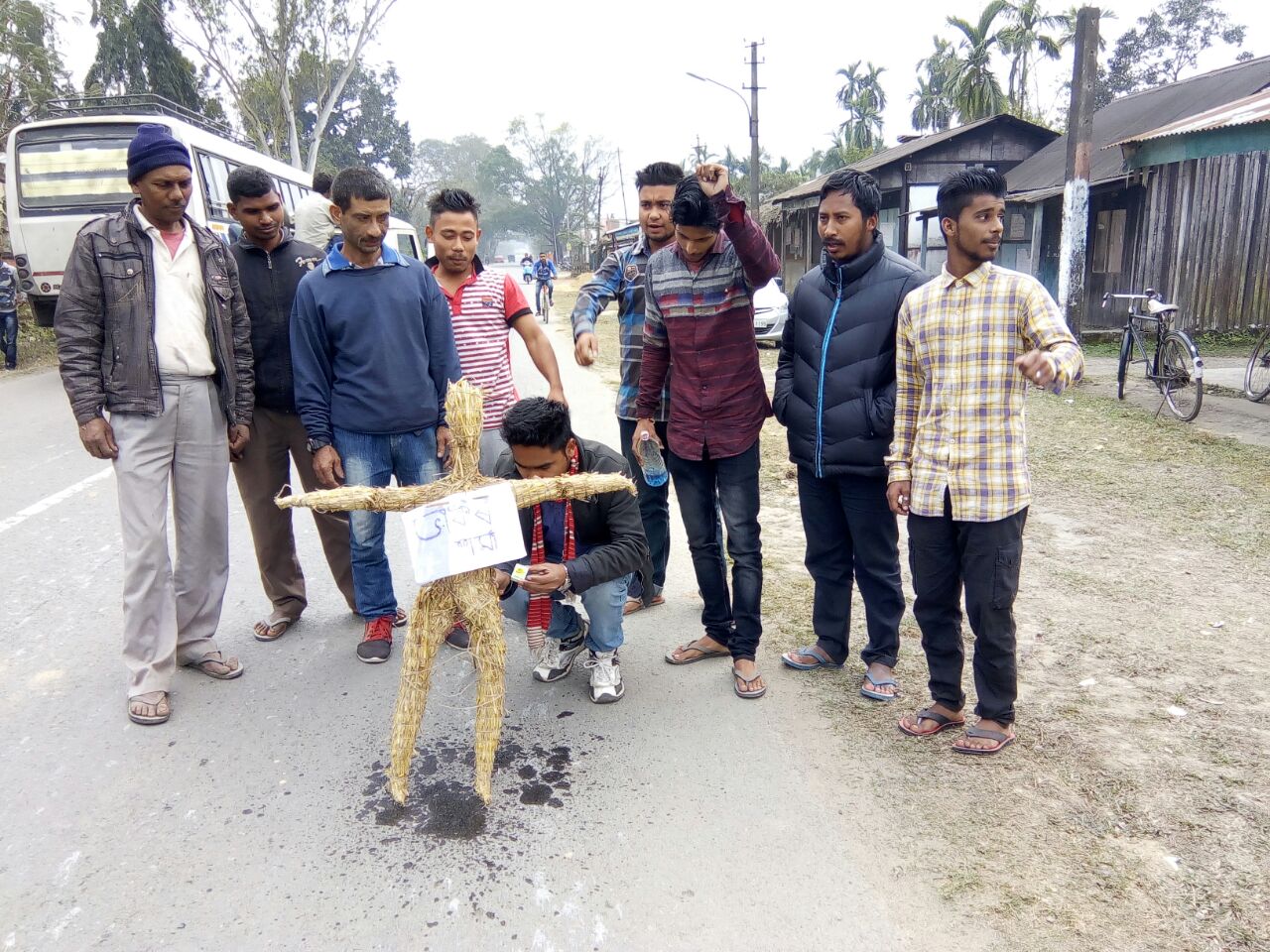 MLA or Coal smuggler! effigy burnt down