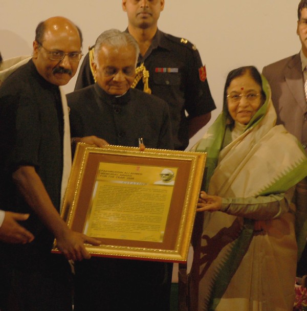 President awards Fakhruddin Ali Ahmed Memorial Award