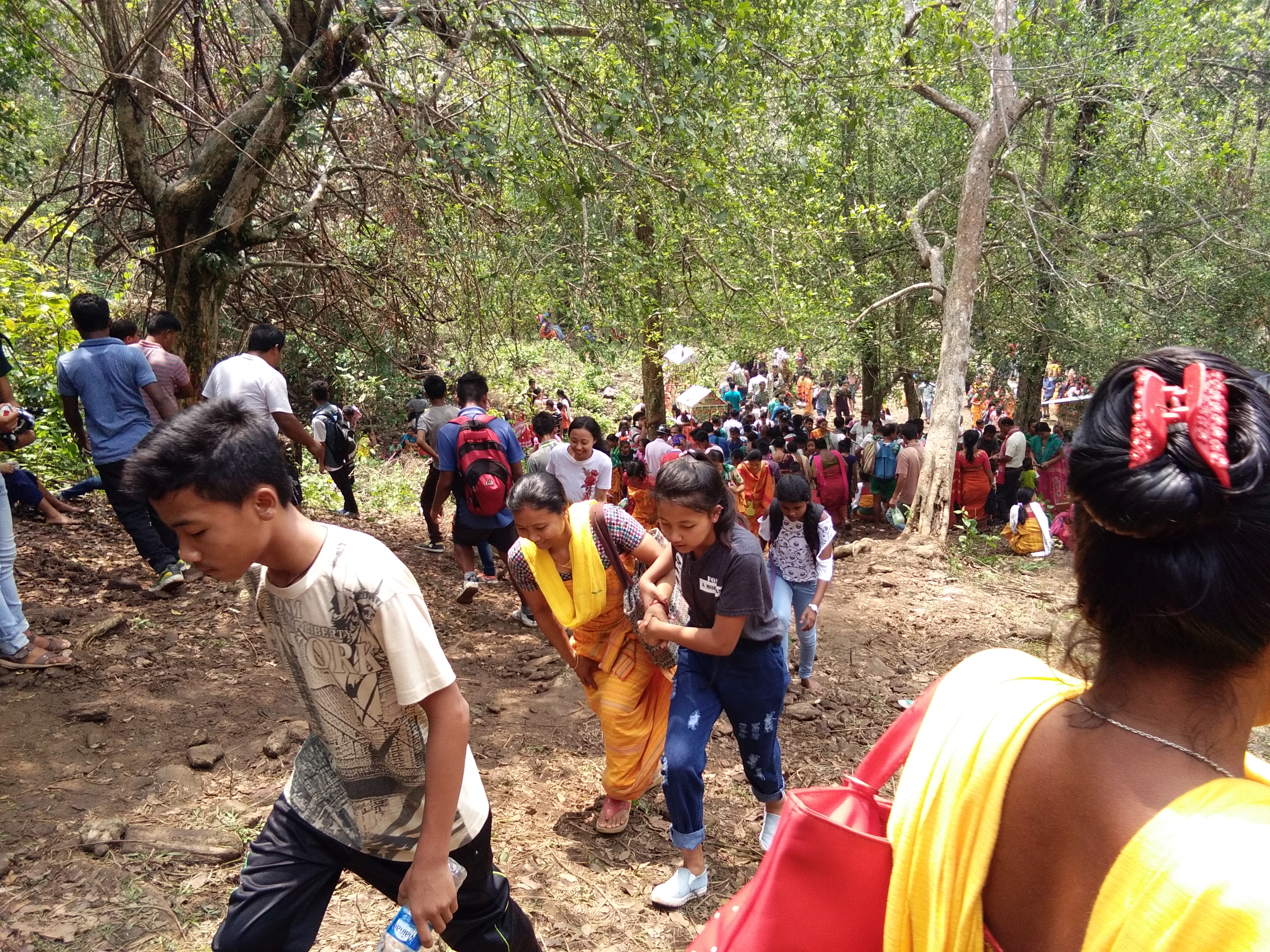 Sea of humanity atop Baukhungri