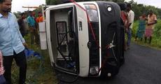 Mini van overturns in Paneri 