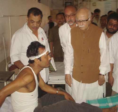 UPA Govt. and State Govt. squarely responsible for blasts Ã¢â‚¬â€œ Advani