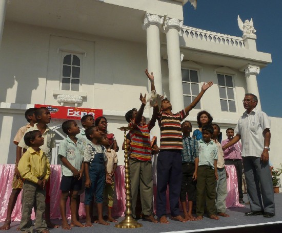 Orphan kids inaugurate the 9th International Expo