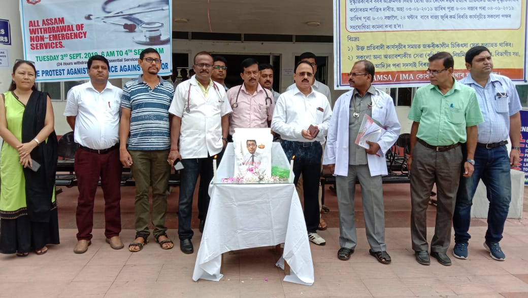 Doctors stage protest