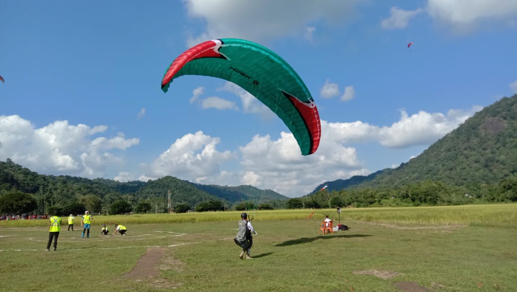 Nine countries participate in paragliding championship 