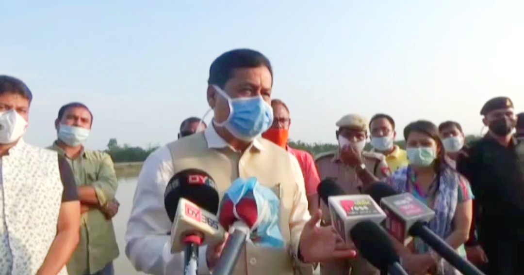 Sonowal visits flood hit Hojai district
