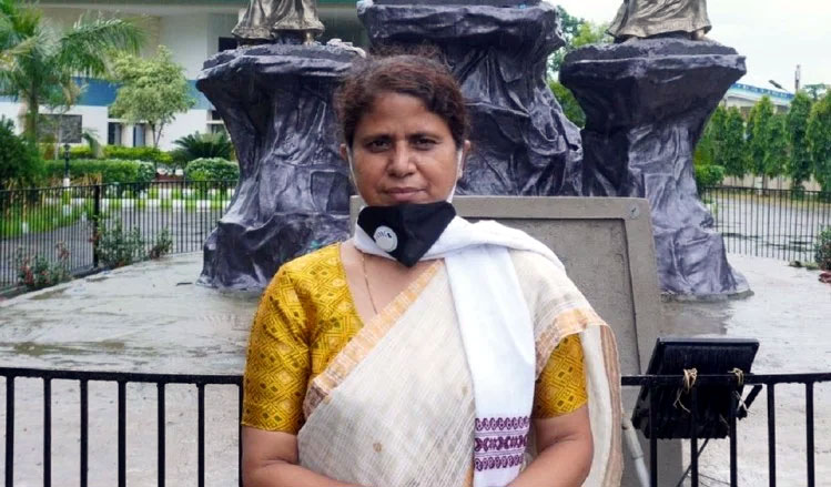 Congress expels senior leader