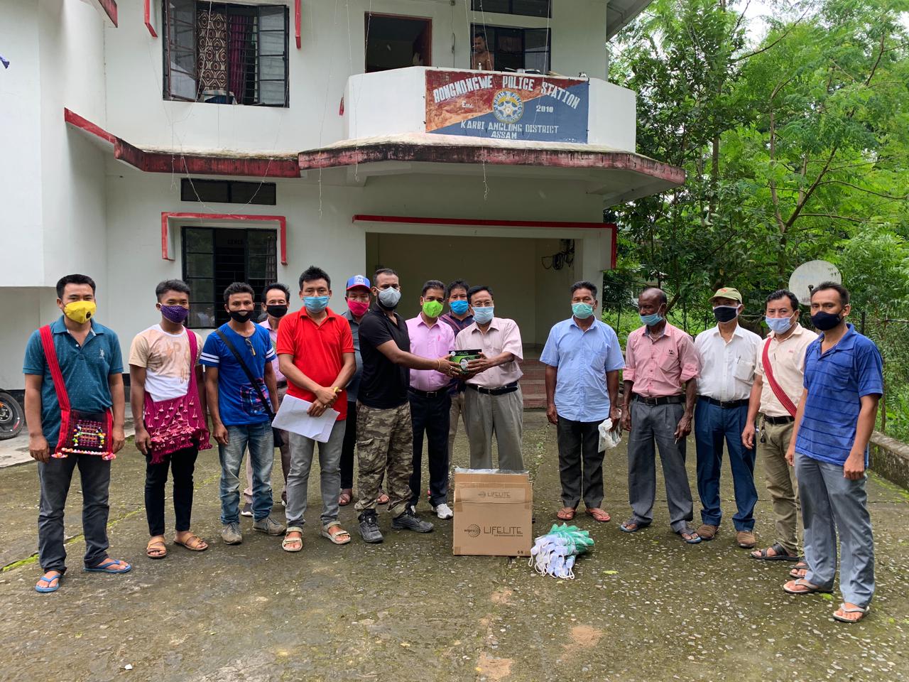 Aaranyak gifts field equipment to Village Defence Party (VDP) of Karbi Anglong district