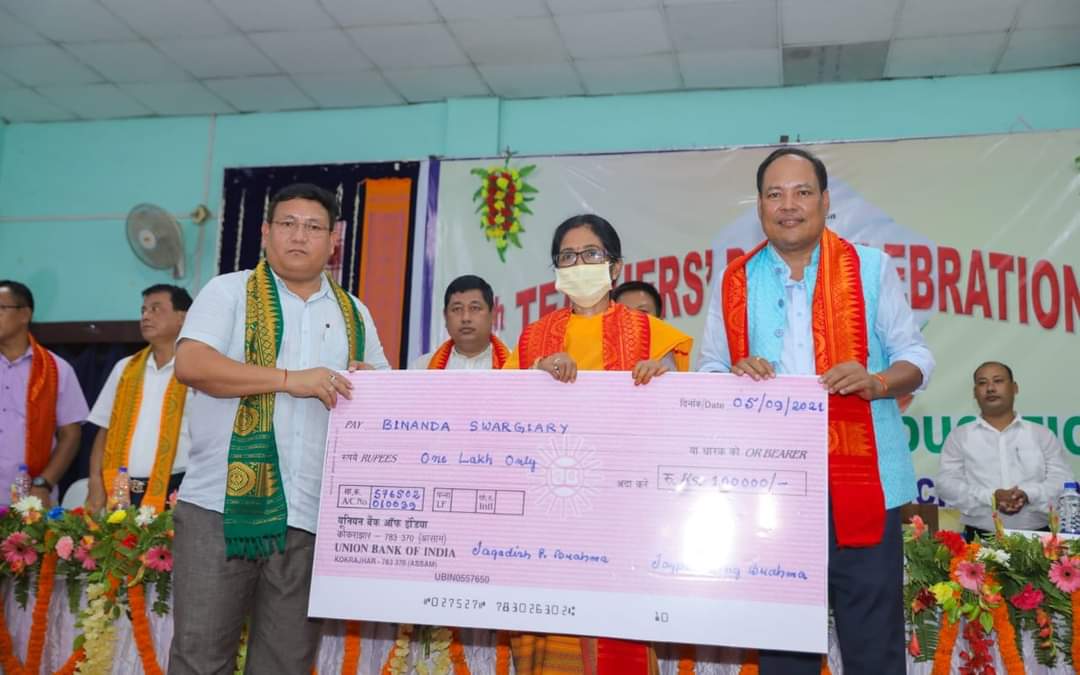 Binanda Swargiary awarded best teacher award
