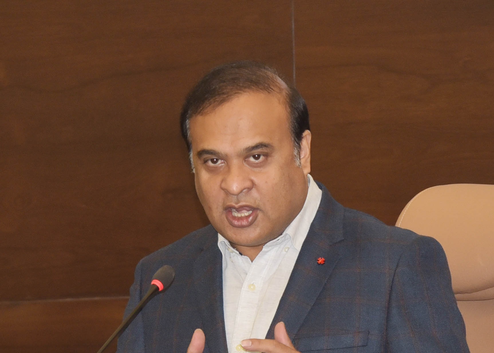 Akhil frowns at Himanta
