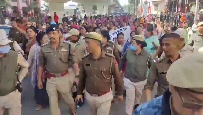  Protester Killed During Violent Clashes in Manipur; Curfew Imposed and Internet Suspended in Seven Districts