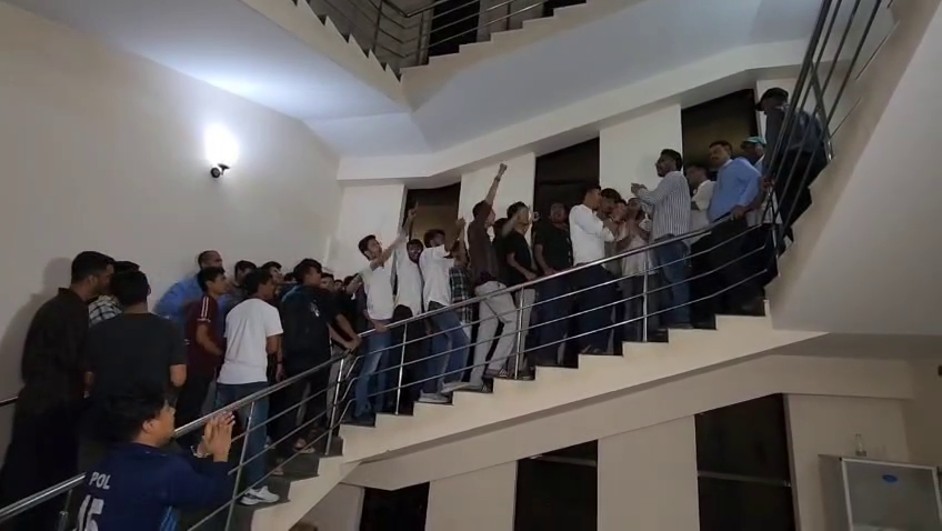GU Students Protest Against Exam Controller’s Misbehavior