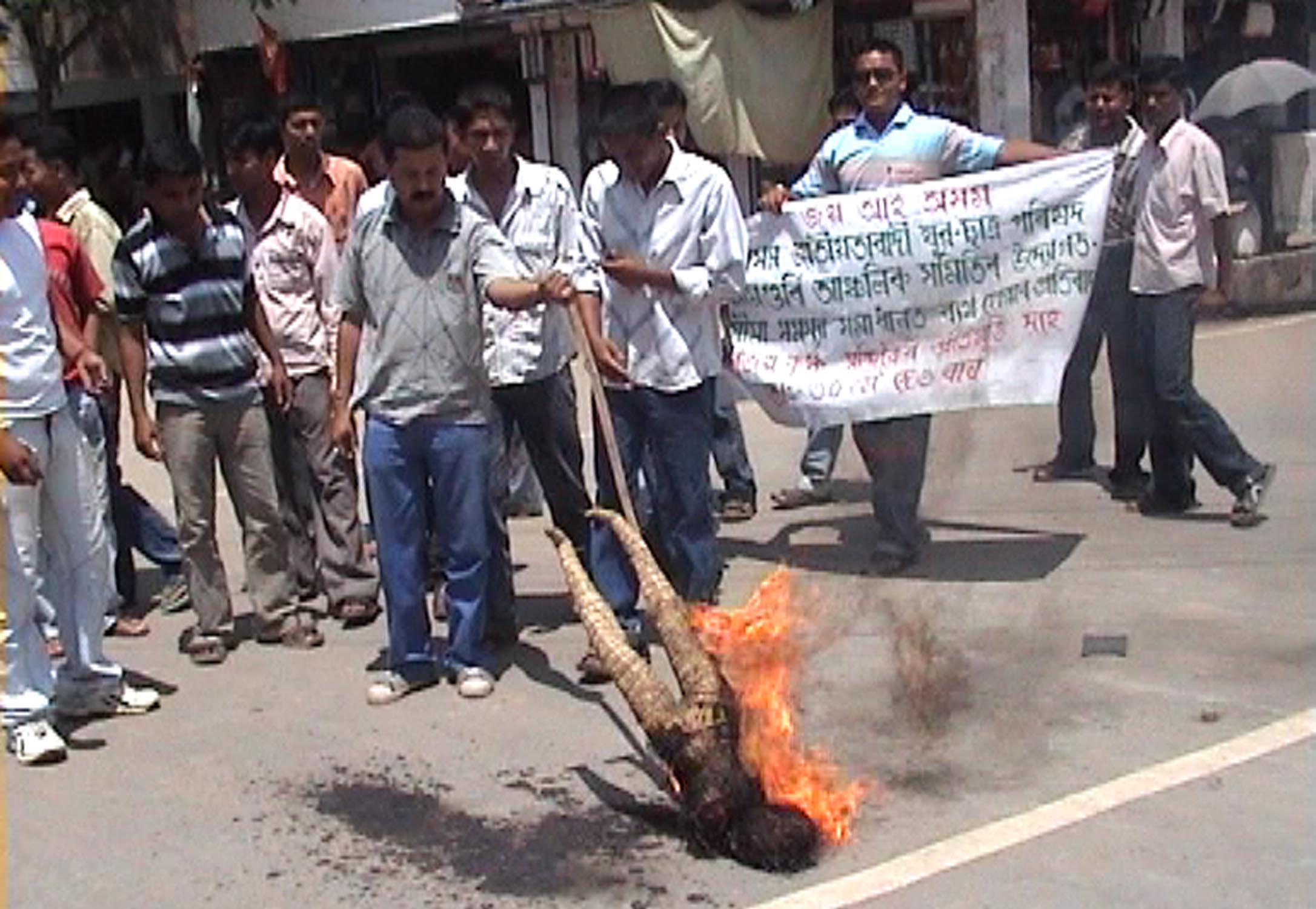 Effigies of Union DoNER Minister Bijoy Krishna Handique burnt